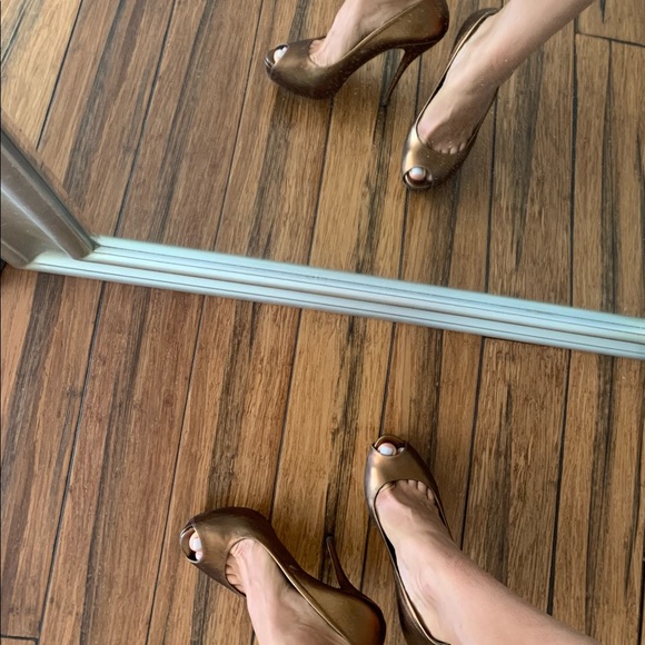 Gucci size 40 bronze open toe heels used - Picture 3 of 10